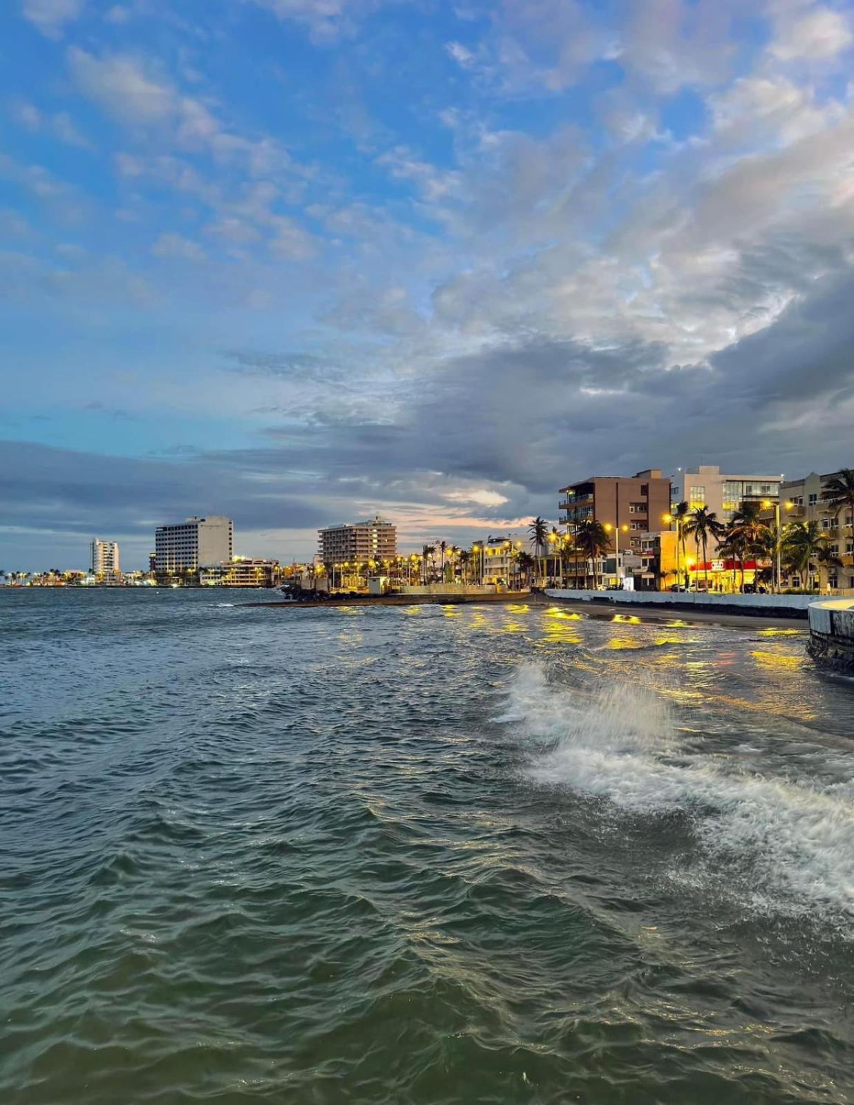 Suites Brisa Marina - Atras De Playa Regatas Y El Malecon, 6 Calles Del Acuario Veracruz Exteriör bild